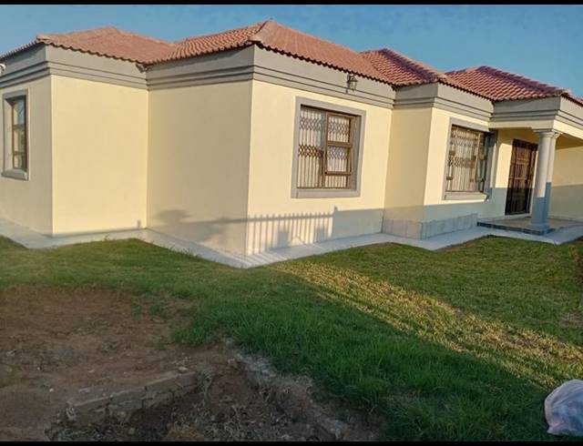 3 BEDROOM HOUSE FOR SALE IN MANKWENG